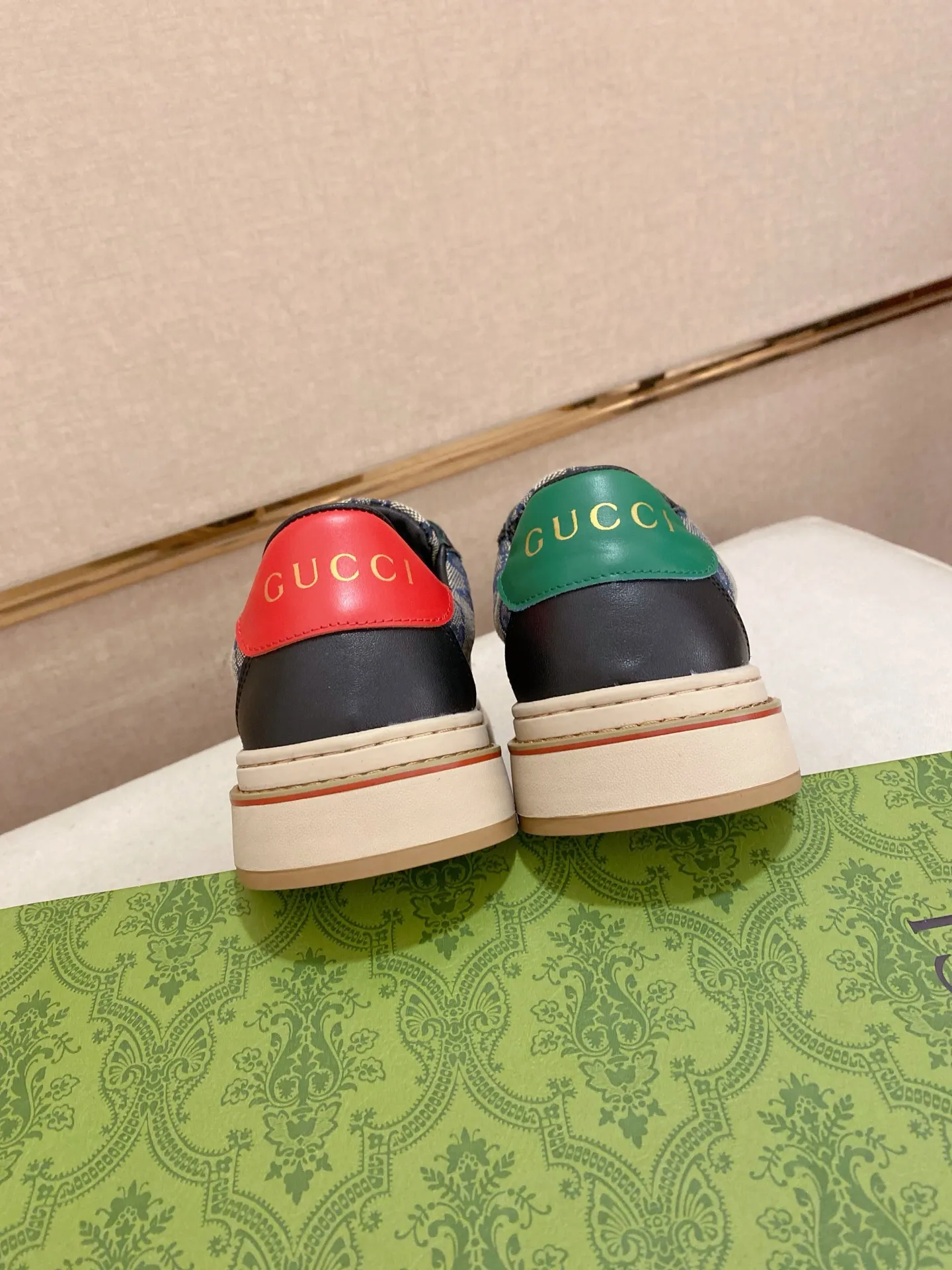 Men's clothing and shoes💰:400💰 (GUCCI) The latest model from the official website 🎁🎁Casual and fashionable men's shoes👟, hot style💥The version is simple and elegant, exclusive for trendy men. Unique latest brand elements from the official website👑Original decoration, fashionable and generous, the fabric is original cowhide ✅Sheepskin lining, the official website specifies wear-resistant casual outsole, the classic model is taken in kind at the counter🎬38-44 (45 is not returned or exchanged when customized)